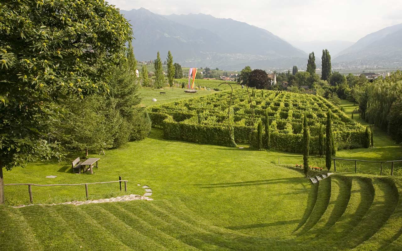 Labirinto fatto di siepi nella città di Merano