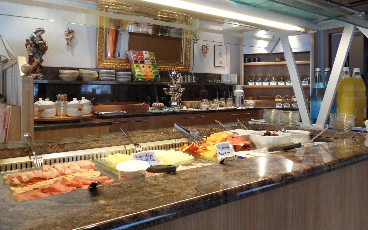 Buffet per la prima colazione all'Hotel FleurAlp