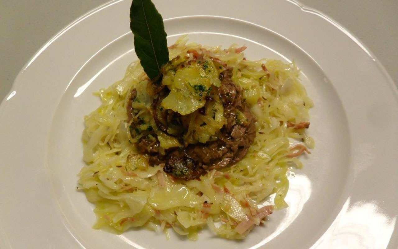 Meat with cooked white cabbage